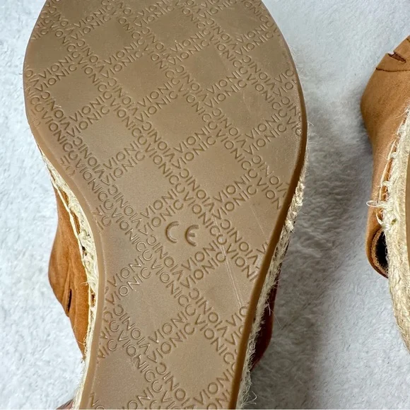 NWOB Vionic Tulum Kadyn - Women's Wedge Slip-on Sandal
Caramel - Size 7 - Picture 10 of 14